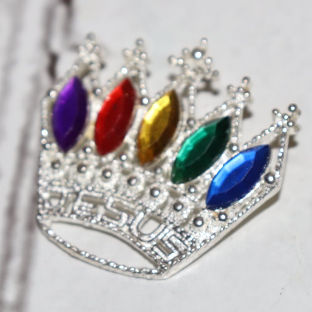 ✨ Vintage Crown Brooch · Multicolor Stones · “JESUS” · 1.75" Tall